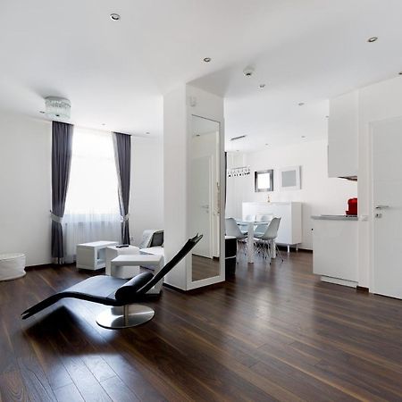 Budapest Central Square 2 Bedrooms Suite - Michaelides Voeroesmarty Square Residences Exterior foto