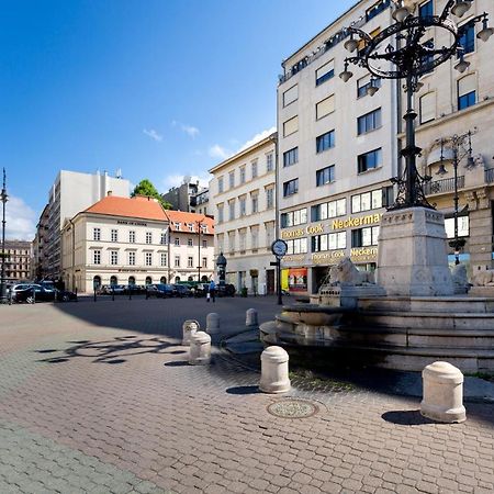 Budapest Central Square 2 Bedrooms Suite - Michaelides Voeroesmarty Square Residences Exterior foto