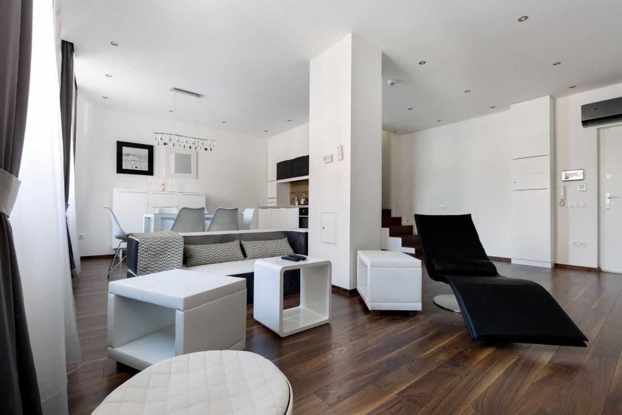 Budapest Central Square 2 Bedrooms Suite - Michaelides Voeroesmarty Square Residences Exterior foto