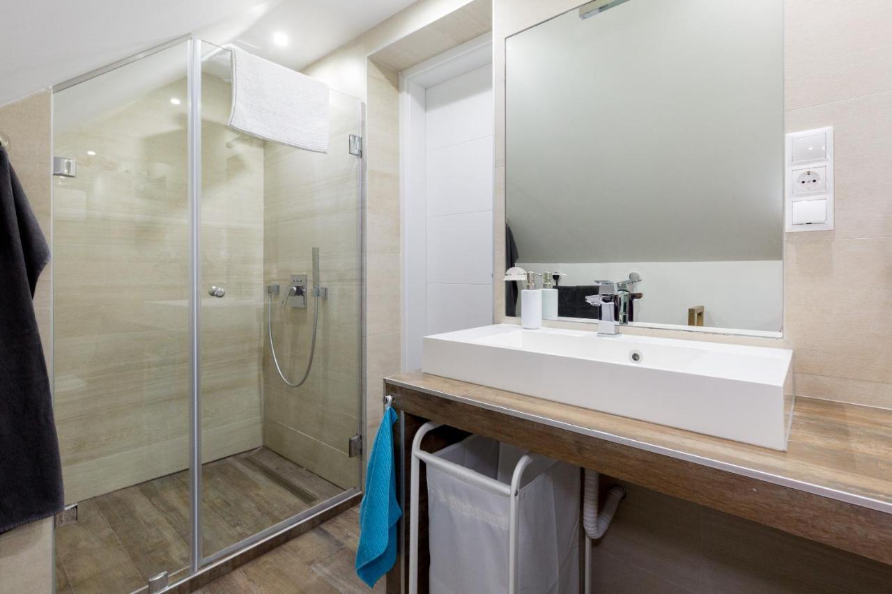 Budapest Central Square 2 Bedrooms Suite - Michaelides Voeroesmarty Square Residences Exterior foto