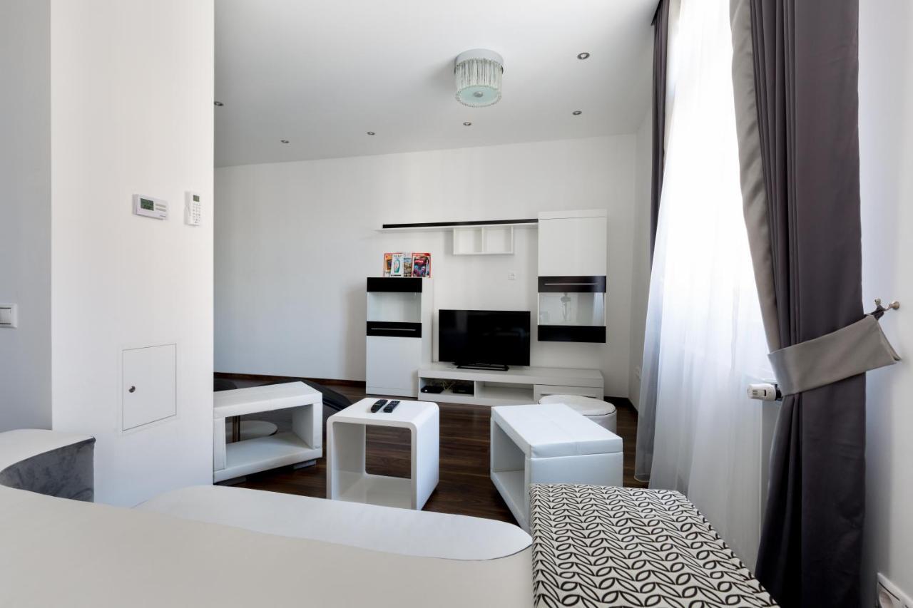 Budapest Central Square 2 Bedrooms Suite - Michaelides Voeroesmarty Square Residences Exterior foto