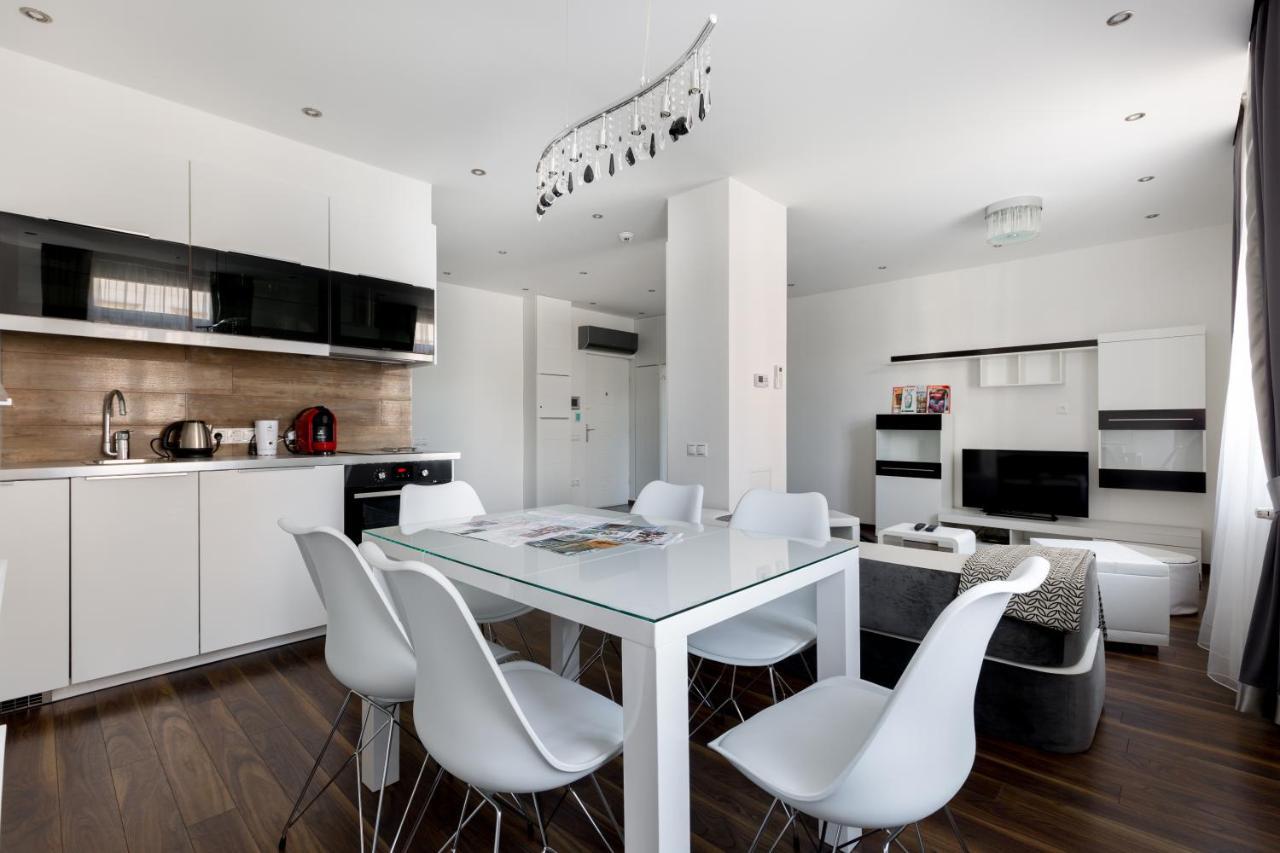 Budapest Central Square 2 Bedrooms Suite - Michaelides Voeroesmarty Square Residences Exterior foto