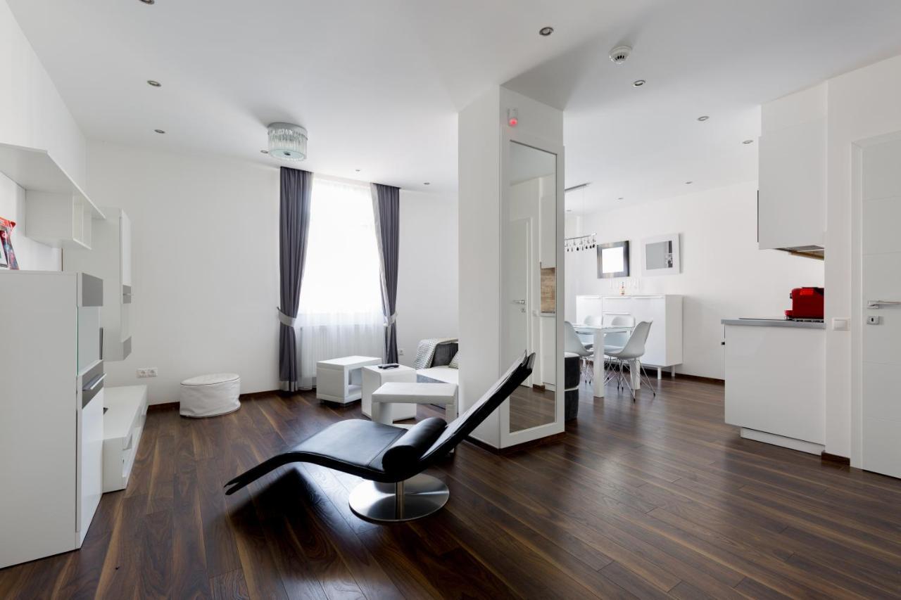 Budapest Central Square 2 Bedrooms Suite - Michaelides Voeroesmarty Square Residences Exterior foto